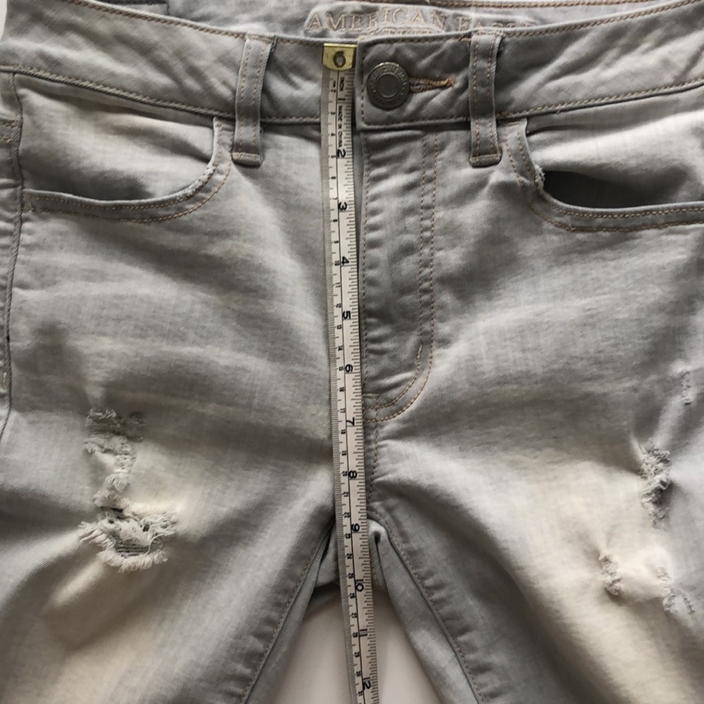 American Eagle Light Grey distressed Jeans Size 6 Super Stretch - Picture 10 of 11